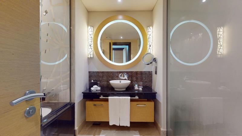 One Bedroom Apartment, Burj Khalifa and Skyline View image 4