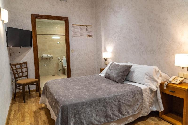 Budget Double Room image 1
