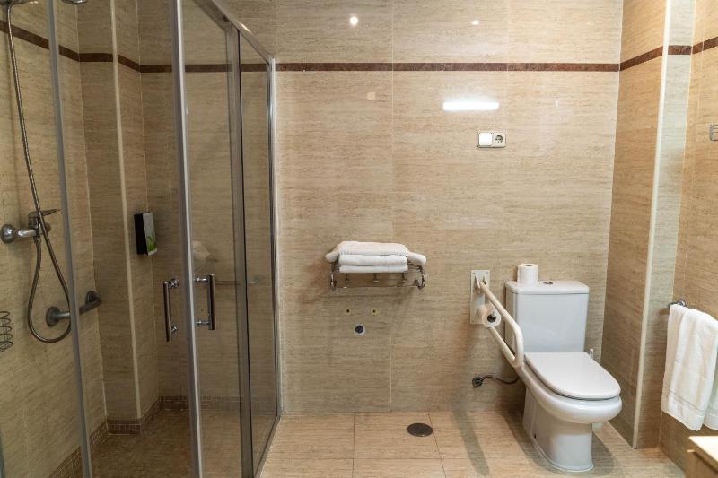Budget Double Room image 3