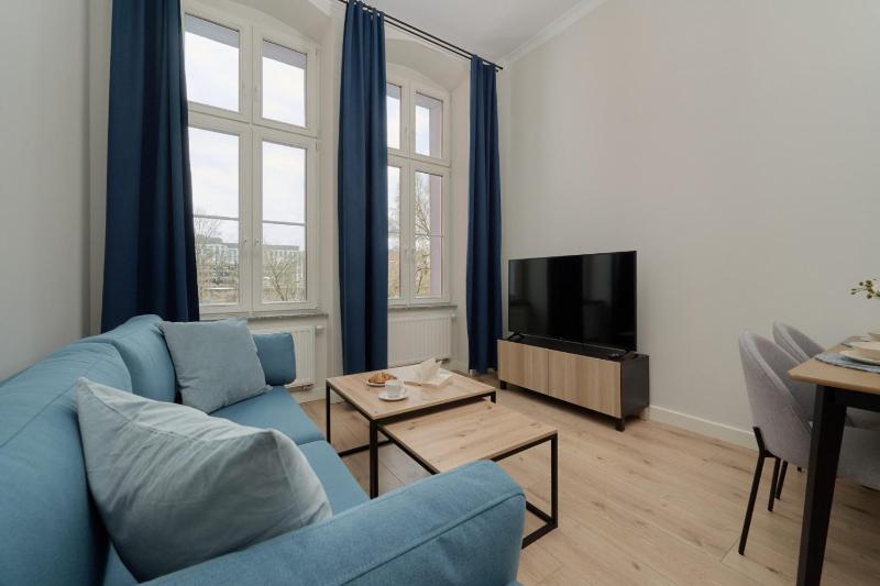 Piłsudskiego Stylish Apartment by Noclegi Renters - image 10