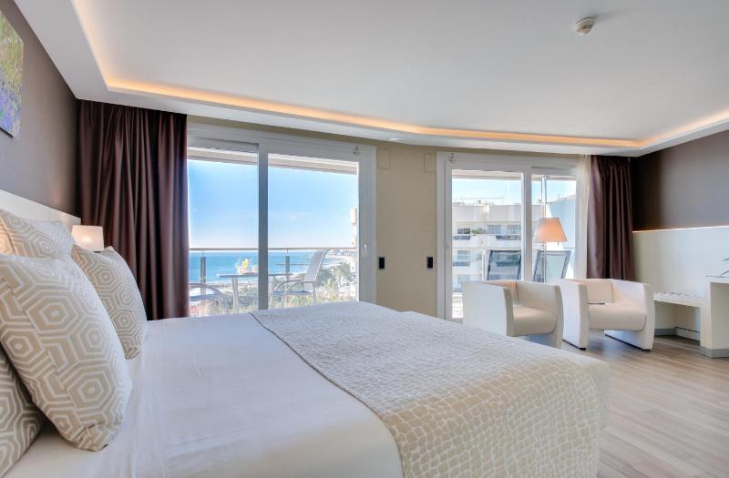 Junior Suite Side Sea View (2 Adults) image 3