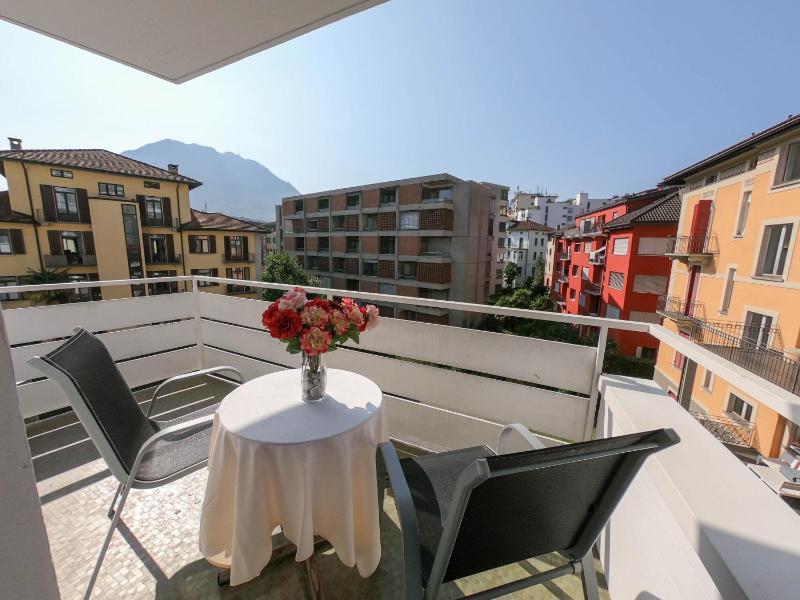 Double Room with Balcony image 2