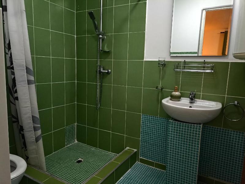 Twin Room image 4