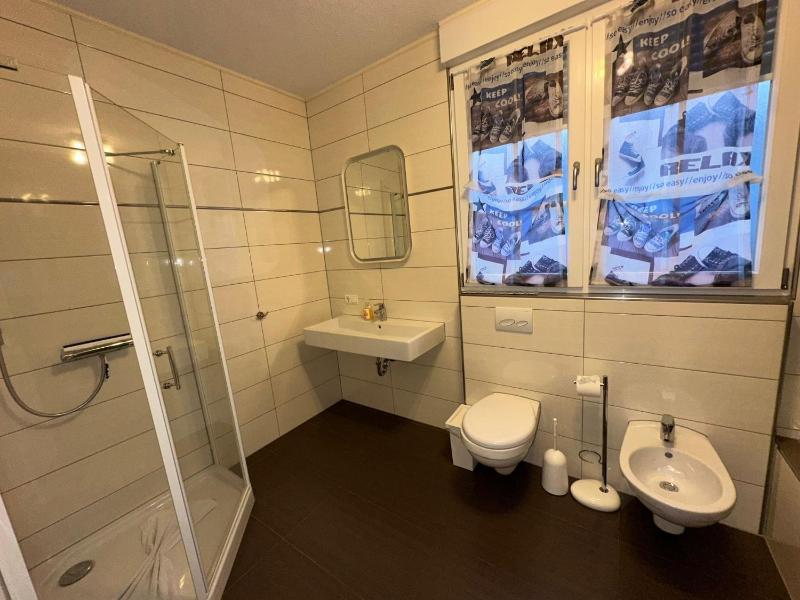 Deluxe Apartment with 4 bedrooms 2 bathrooms 12-16 Adults image 2