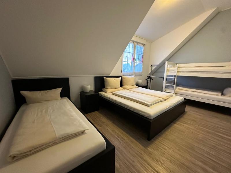 Deluxe Apartment with 4 bedrooms 2 bathrooms 12-16 Adults image 3