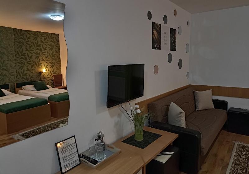 Triple Room with Garden View image 4