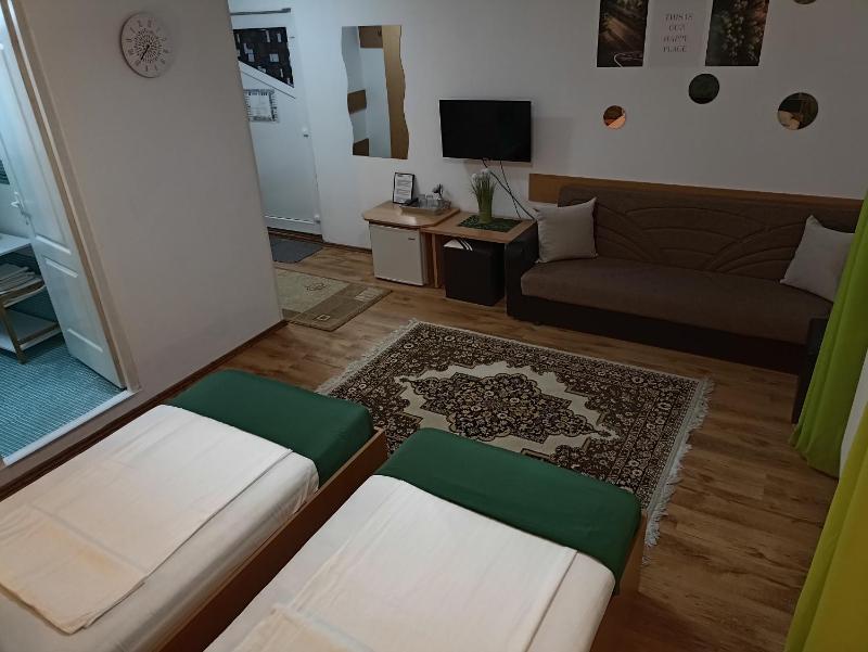 Twin Room image 2