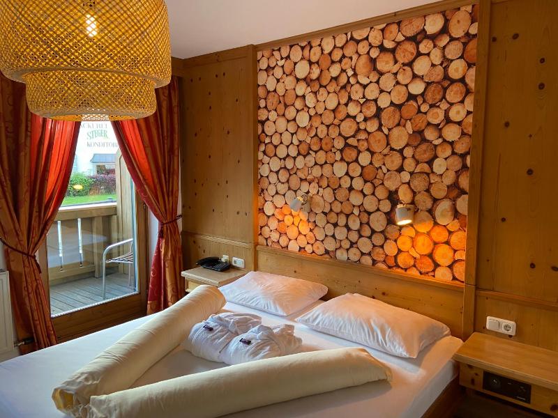Double Room with Balcony image 2