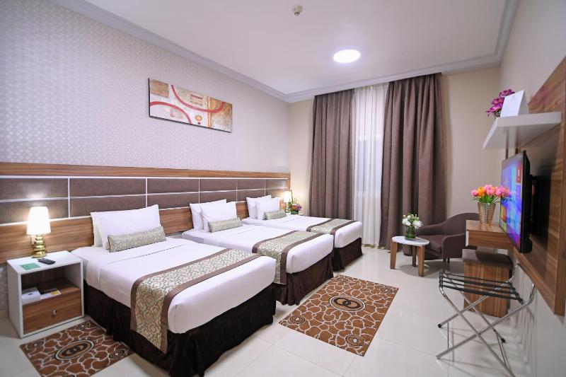 Luxury Triple Room image 1
