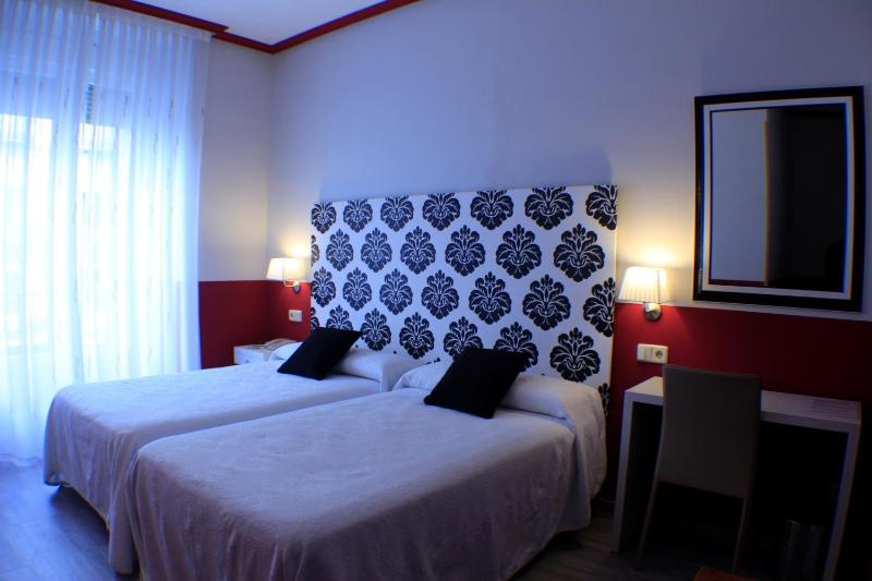 Double or Twin Room with City View image 2