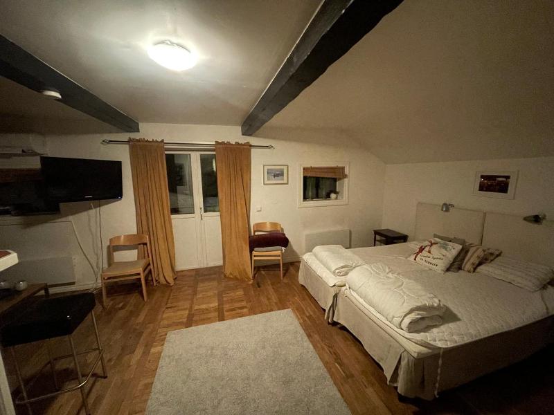 One-Bedroom Apartment image 1