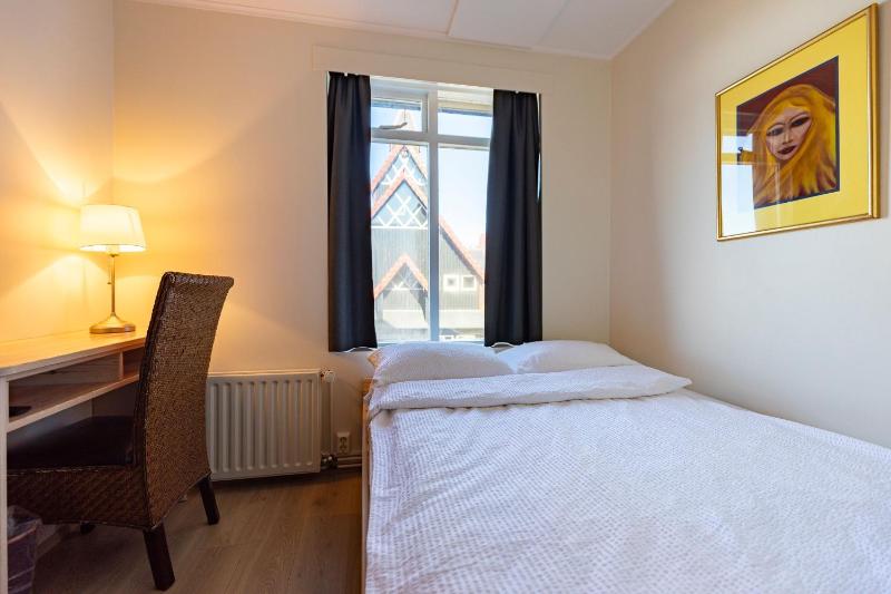 Single Room image 3