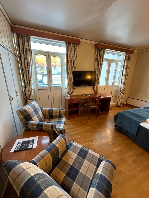Standard Double Room image 3