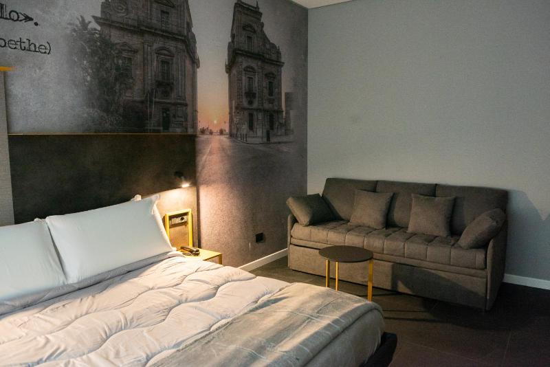 Superior Double Room image 4