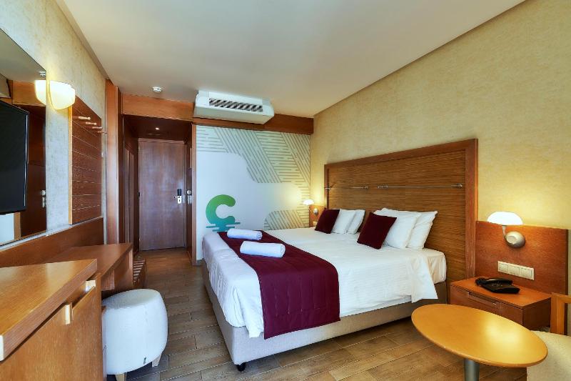 Twin Room Sea View image 4