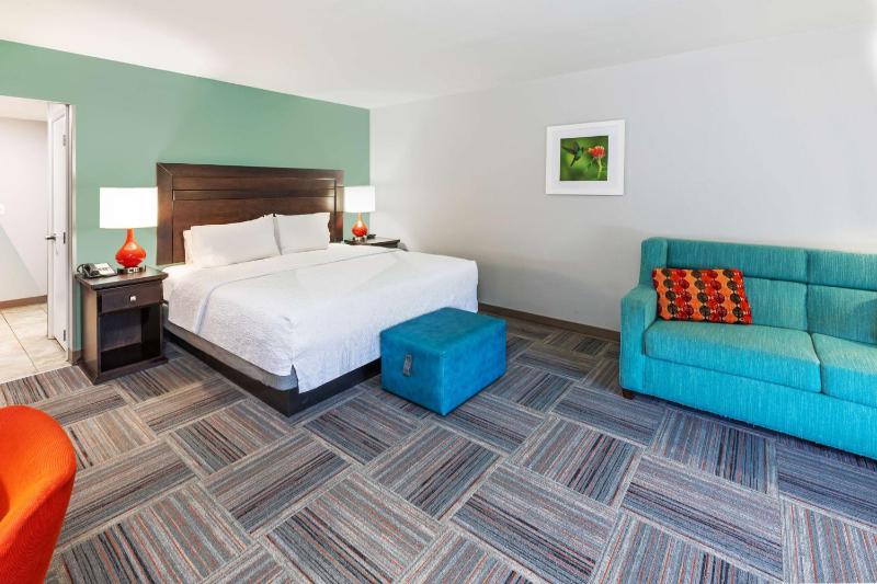 Deluxe King Room - Non-Smoking image 2