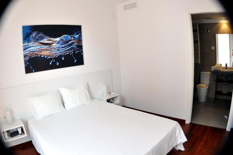 One-Bedroom Apartment with Balcony image 4