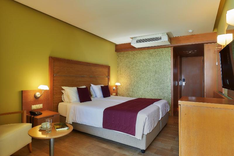 Twin Room Mountain view image 4