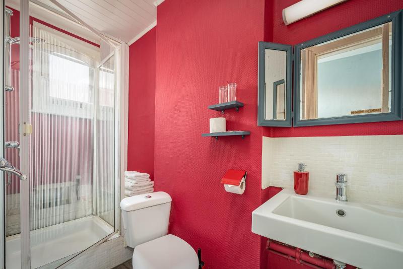 Small Double Room image 2