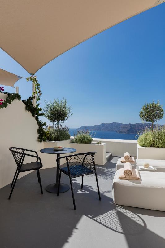 Superior Suite  with Plunge Pool image 3
