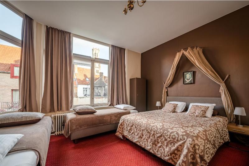 Standard Quadruple Room image 4
