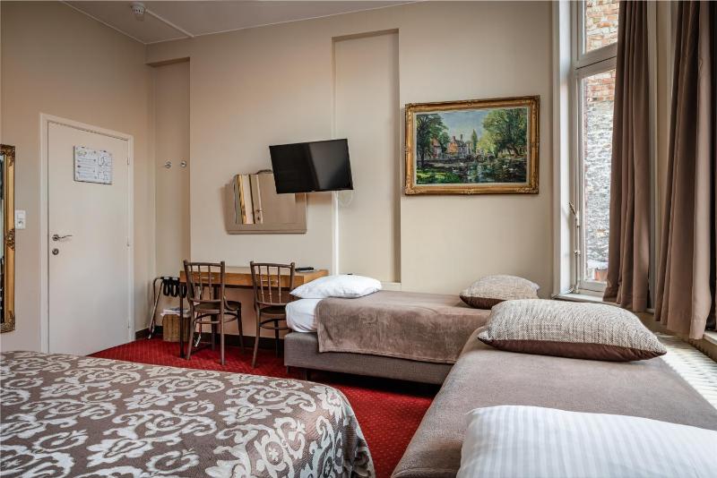 Standard Quadruple Room image 3