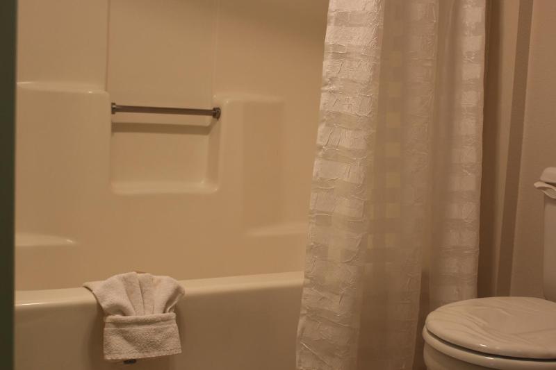 Queen Room image 2