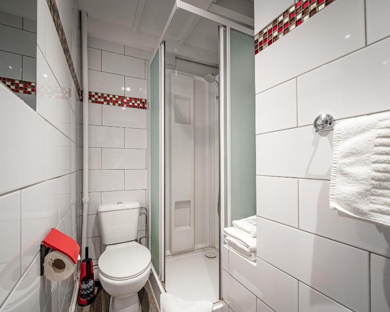 Standard Double Room image 2