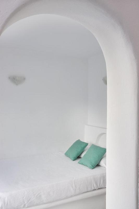 Studio (2 Adults) image 1