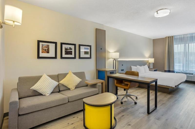 King Suite - Non-Smoking image 2