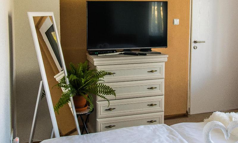 Double Room with Private External Bathroom image 3
