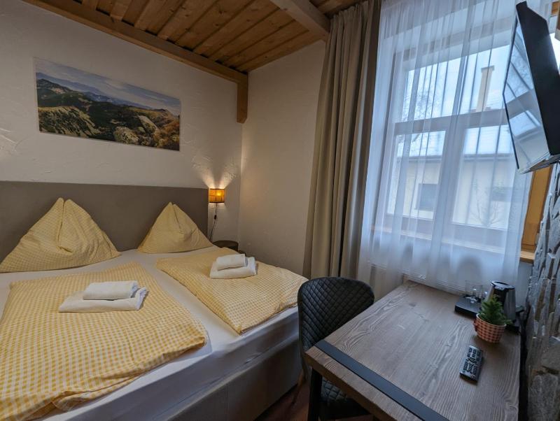Double Room image 3