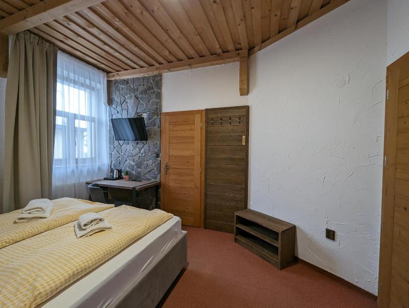 Double Room image 4