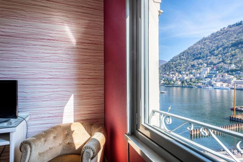 Double or Twin Room with City View image 4