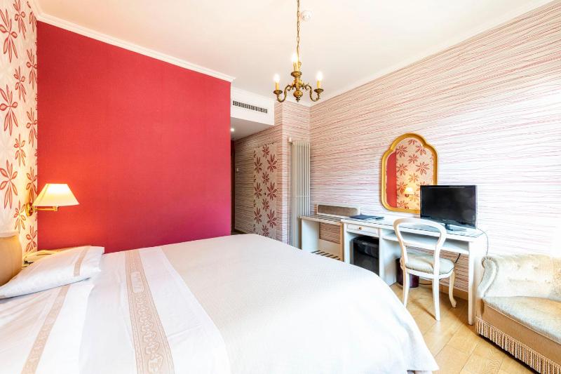 Double or Twin Room with City View image 2