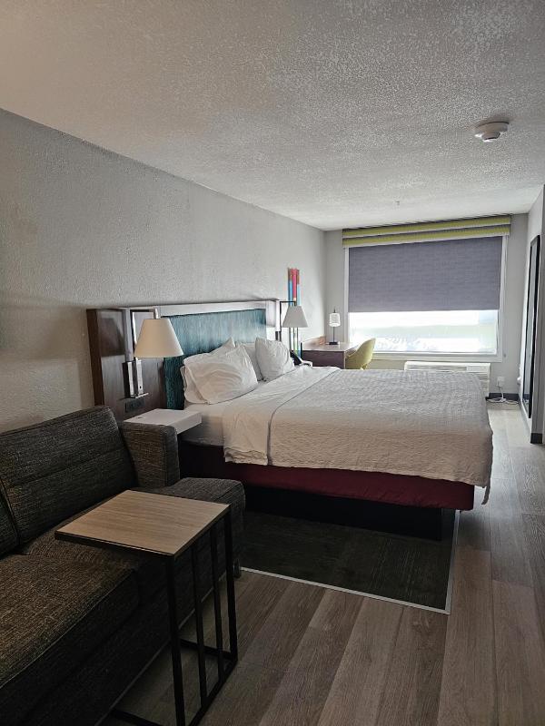 King Room with Sofa Bed image 2