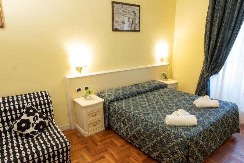 Double Room with Private External Bathroom image 2