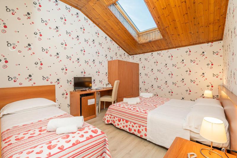 Triple Room image 2
