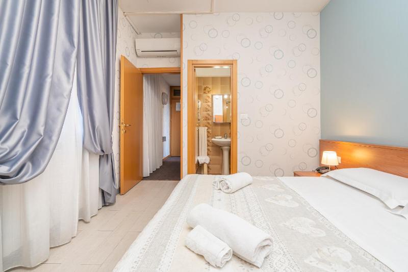 Double or Twin Room image 1