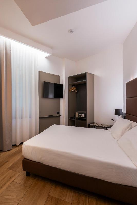 Double or Twin Room with Private External Bathroom image 1