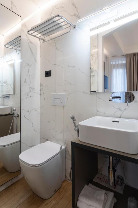 Small Single Room image 2