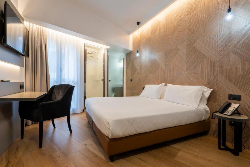 Standard Double or Twin Room image 4