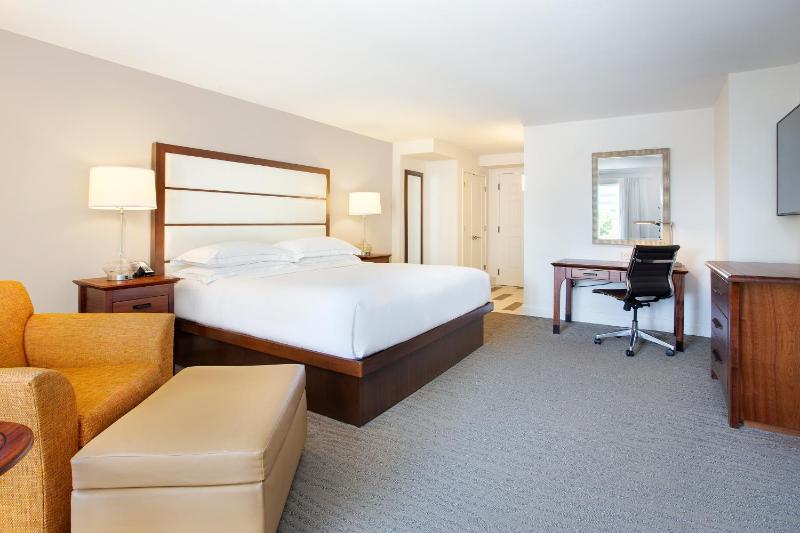 One-Bedroom Suite image 3
