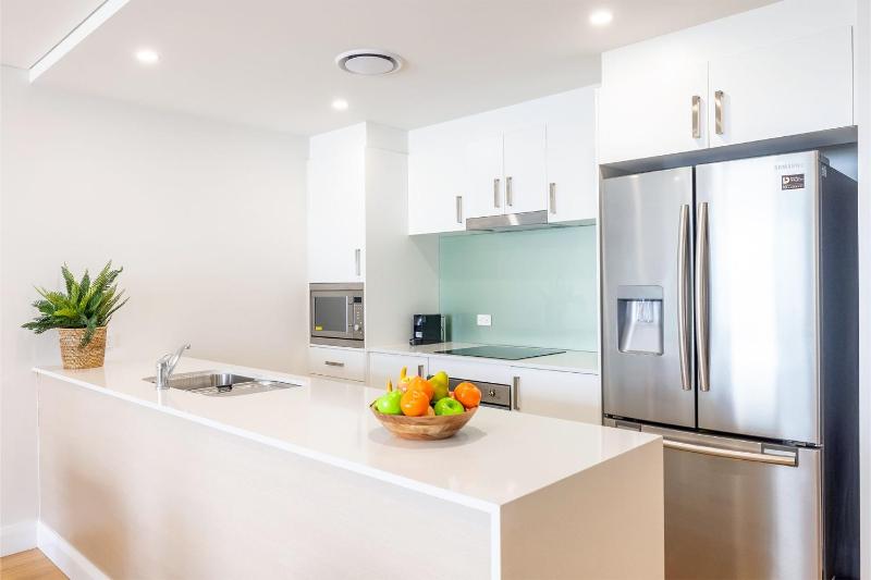 The Shoal 508 Bullecourt St - stunning views air con lift and Wi-Fi - image 3