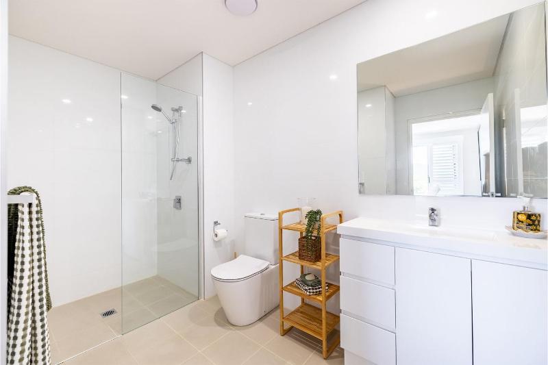 The Shoal 508 Bullecourt St - stunning views air con lift and Wi-Fi - image 23