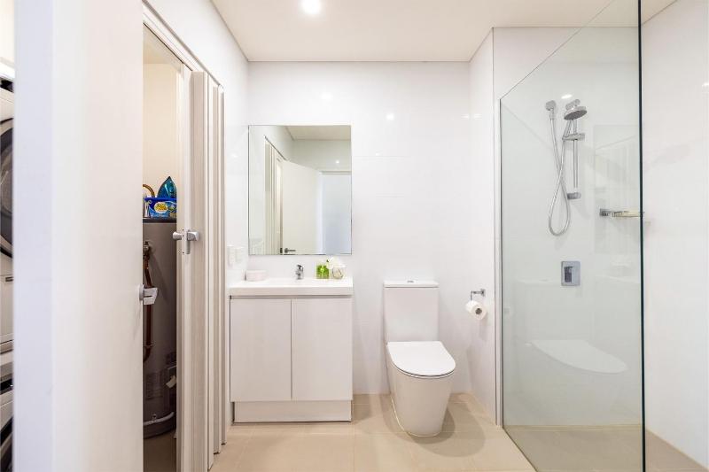 The Shoal 508 Bullecourt St - stunning views air con lift and Wi-Fi - image 22