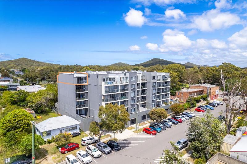 The Shoal 508 Bullecourt St - stunning views air con lift and Wi-Fi - image 8