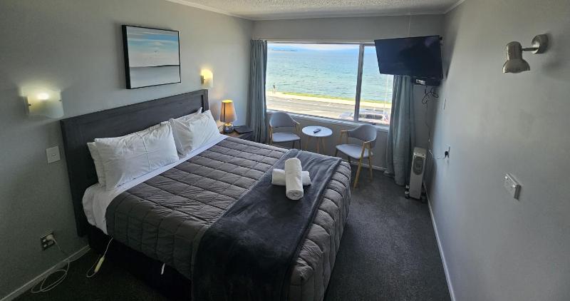 Tui Oaks Motel - image 39
