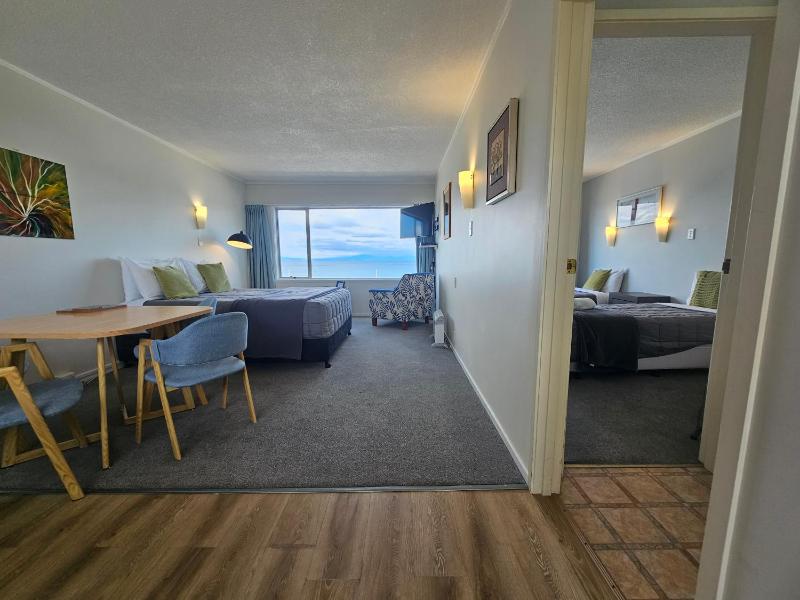 Tui Oaks Motel - image 31