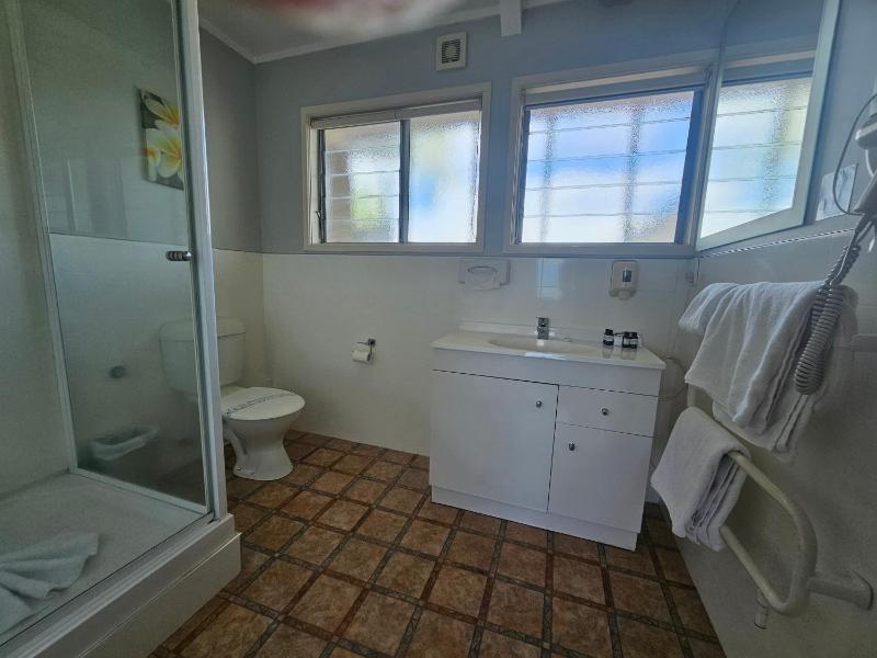 Tui Oaks Motel - image 49